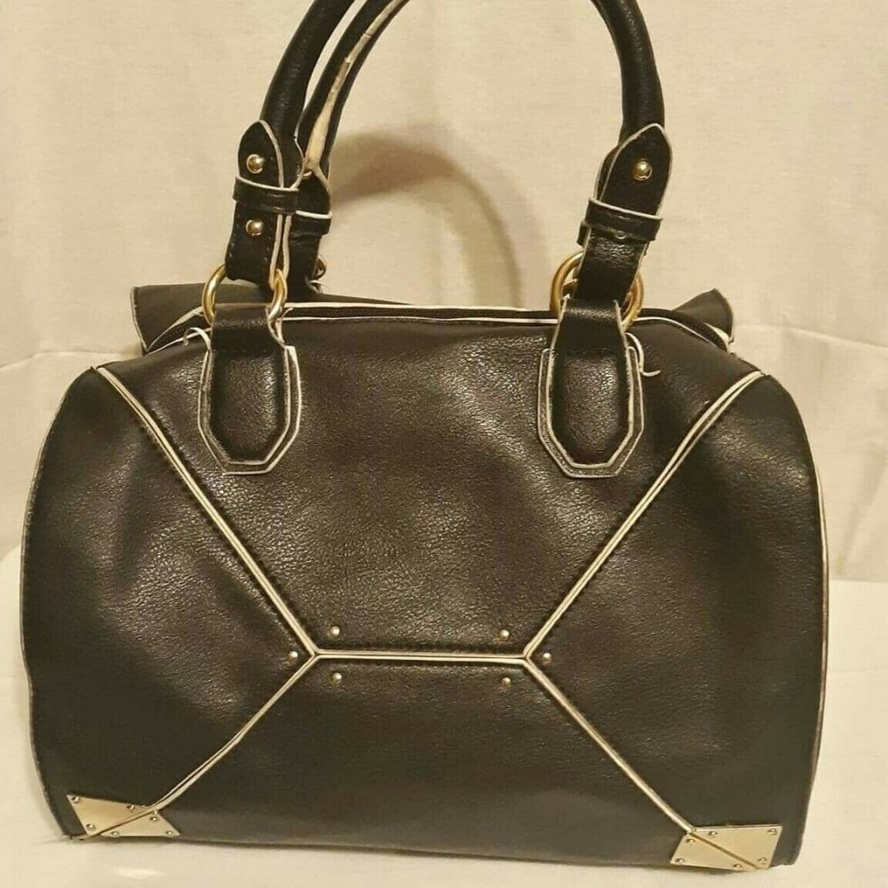 Kardashian Kollection Black with Cream Purse